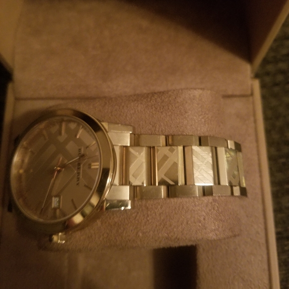 Mens Burberry watch - Picture 5 of 5